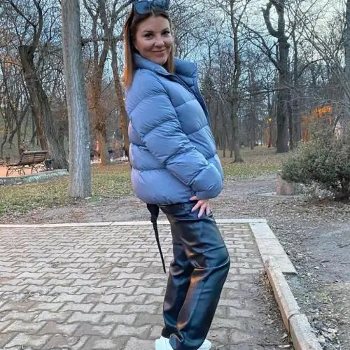 singledameberit image 0